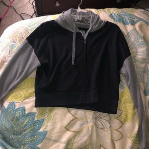 size large Black & Gray zip up crop hoodie!! 🖤
